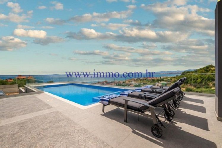 Villa à Split, Croatie, 350 m² - image 1