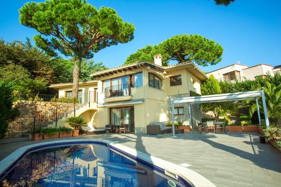 Villa à Lloret de Mar, Espagne, 210 m² - image 1