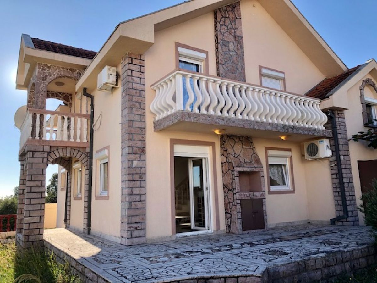 Haus in Krimovica, Montenegro, 180 m² - Foto 1