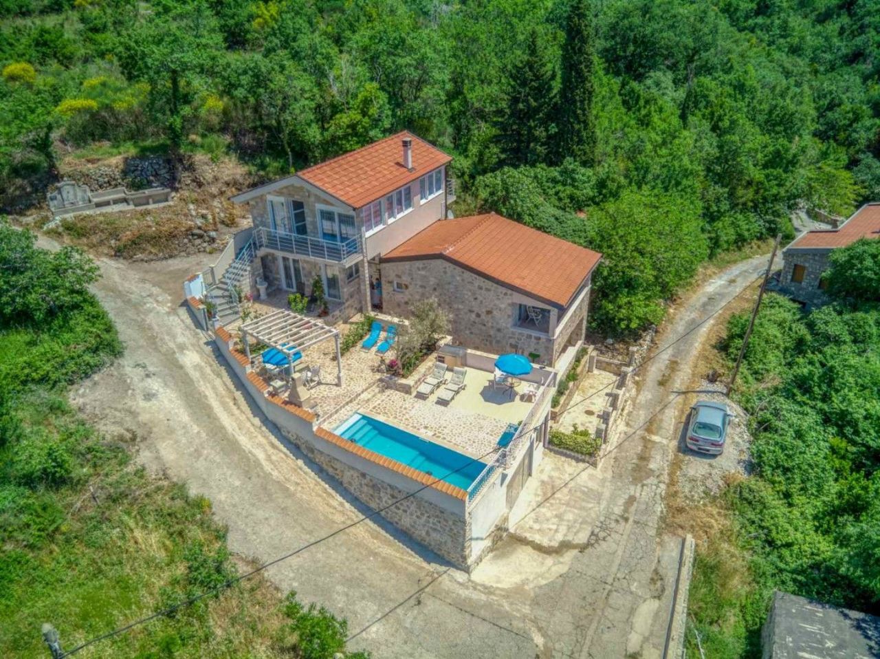 Haus in Buljarica, Montenegro, 245 m² - Foto 1