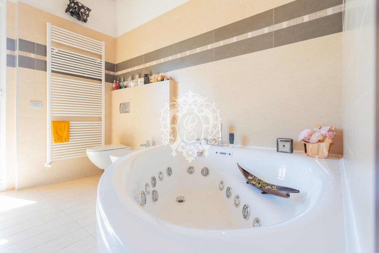 Villa a Cernobbio, Italia, 230 m² - foto 16