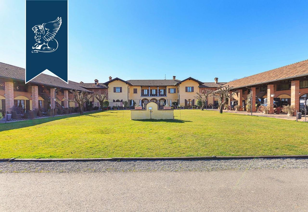 Granja en Monza, Italia, 3 700 m² - imagen 1