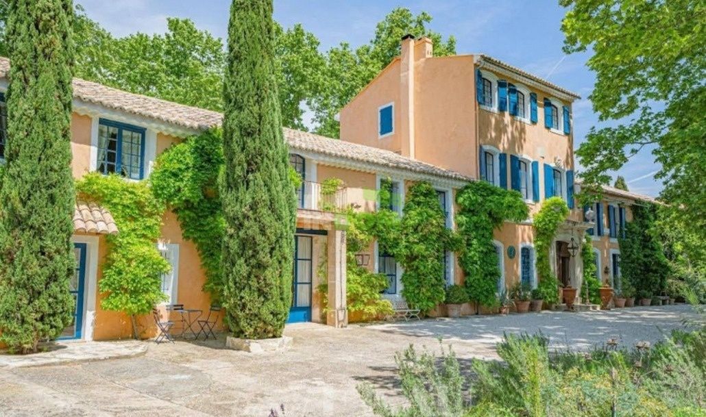 Manoir Provans, France, 1 000 m² - image 1