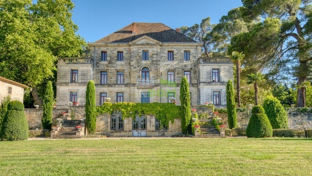 Château Langedok-Russijon, France, 1 500 m² - image 1