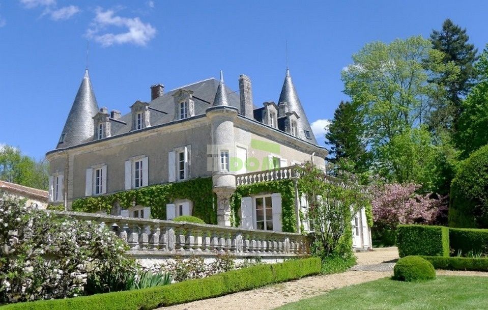 Schloß in Poitou-Charentes, Frankreich, 750 m² - Foto 1