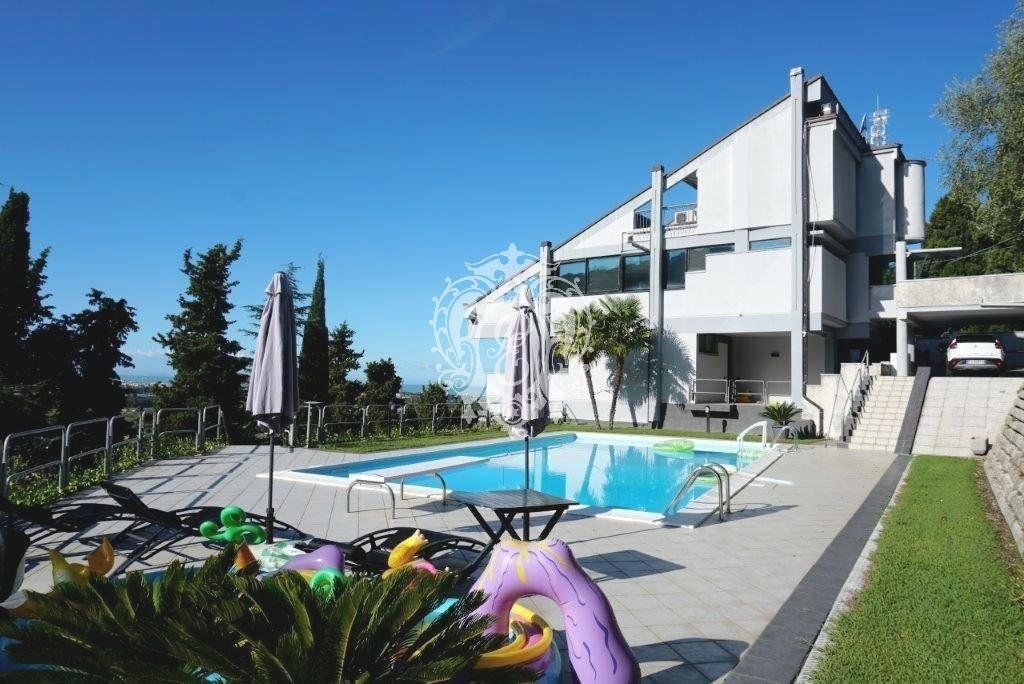 Villa in Massarosa, Italien, 240 m² - Foto 1