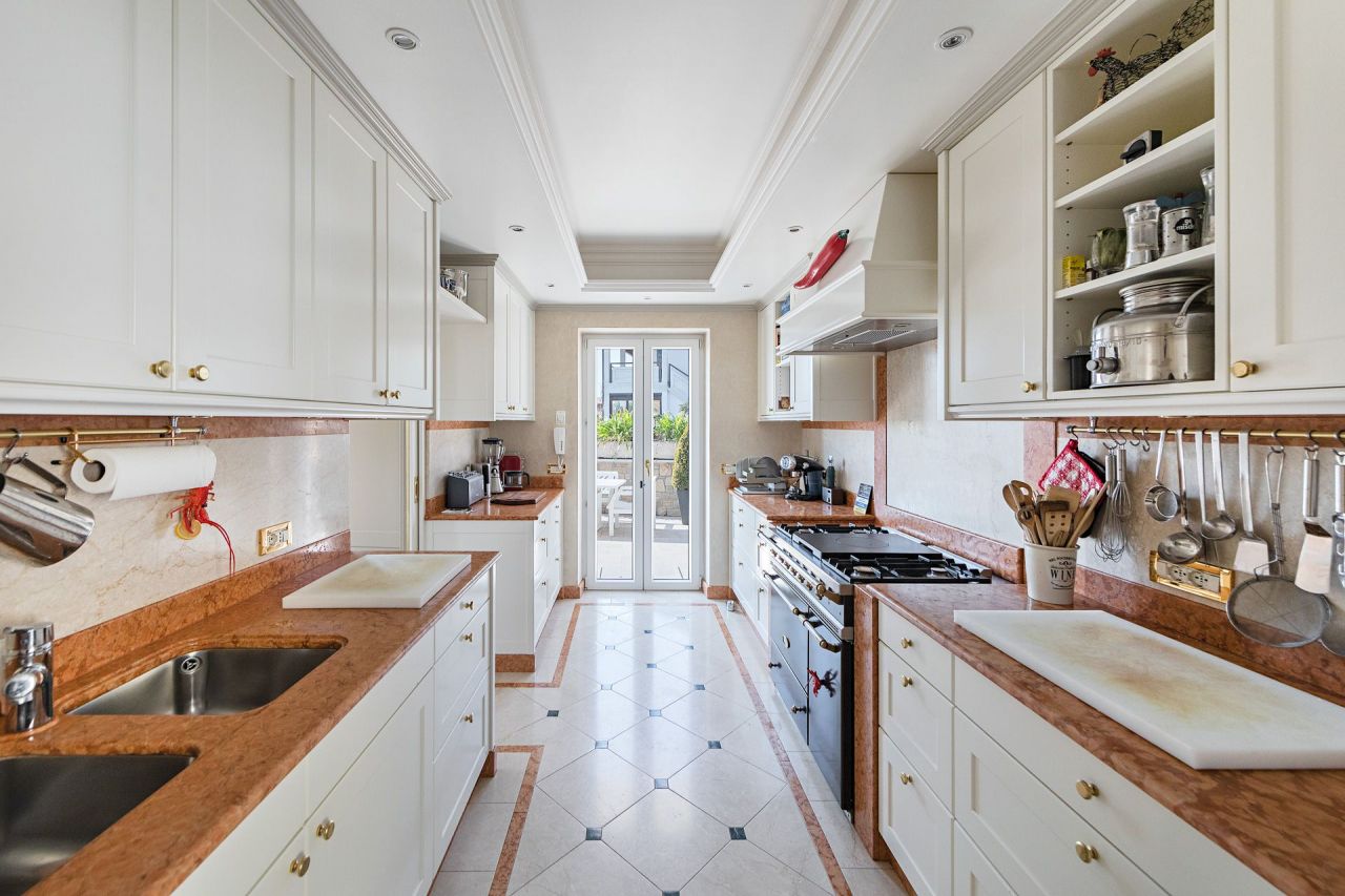 Villa on Lake Garda, Italy, 450 m² - picture 9