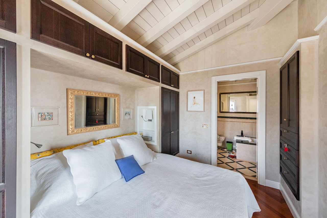 Villa on Lake Garda, Italy, 450 m² - picture 11