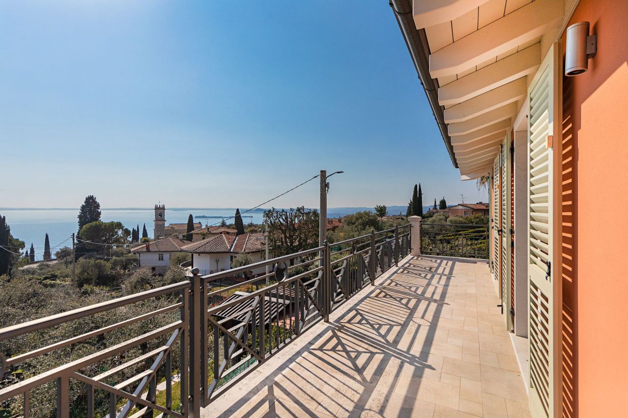 Villa on Lake Garda, Italy, 450 m² - picture 14