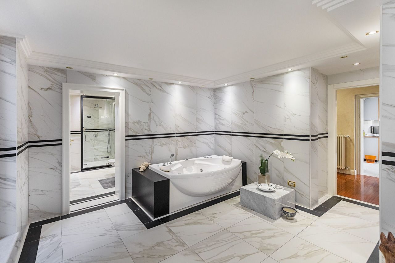 Villa on Lake Garda, Italy, 450 m² - picture 15