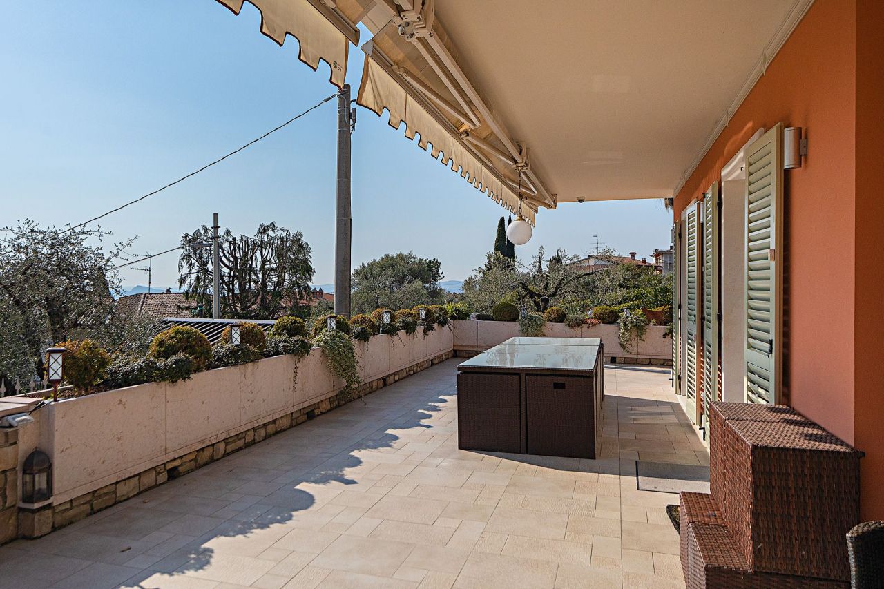 Villa on Lake Garda, Italy, 450 m² - picture 18