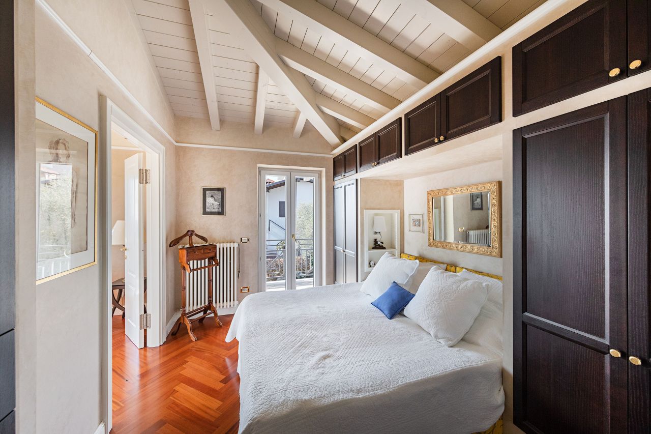 Villa on Lake Garda, Italy, 450 m² - picture 12