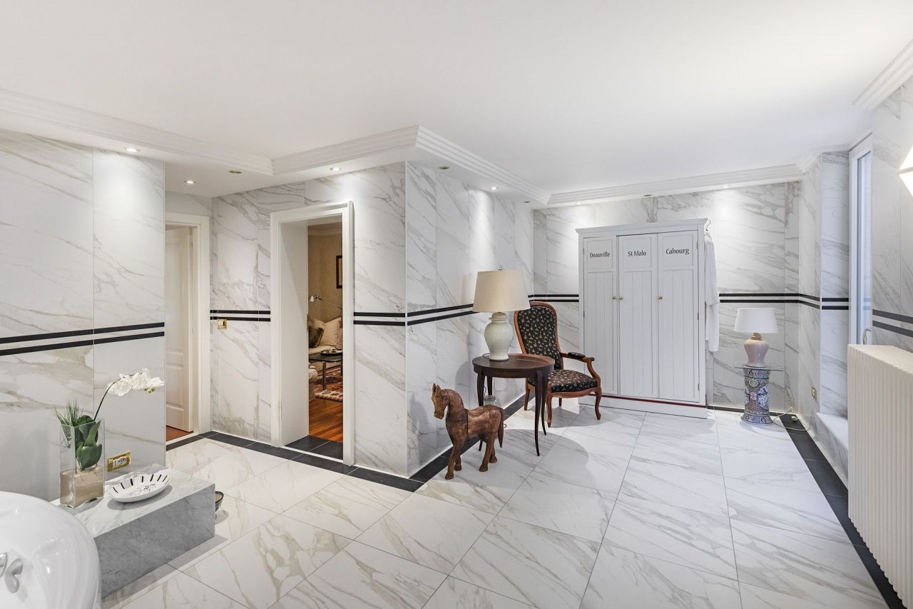 Villa on Lake Garda, Italy, 450 m² - picture 16