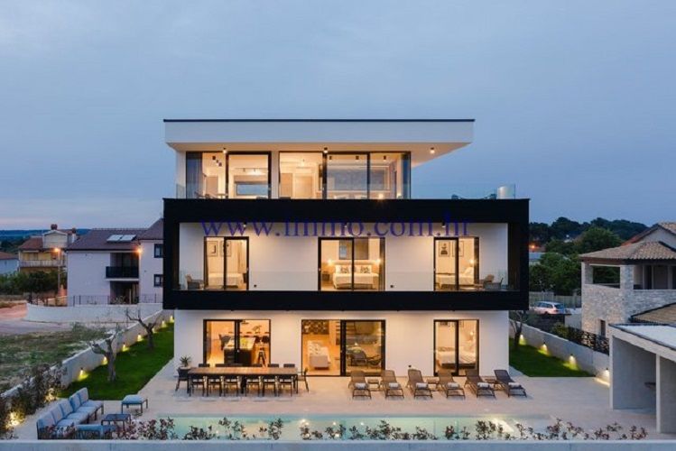 Villa en Pula, Croacia, 470 m² - imagen 18