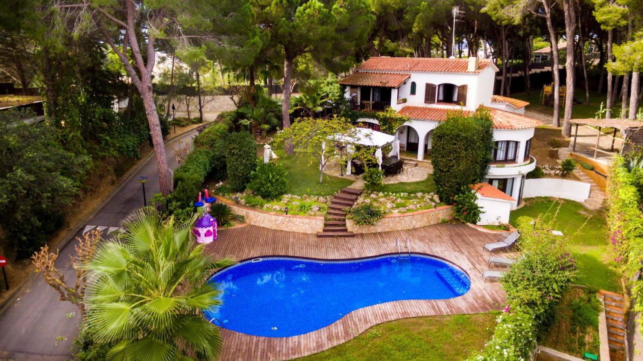 Villa in Lloret de Mar, Spain, 200 m² - picture 1