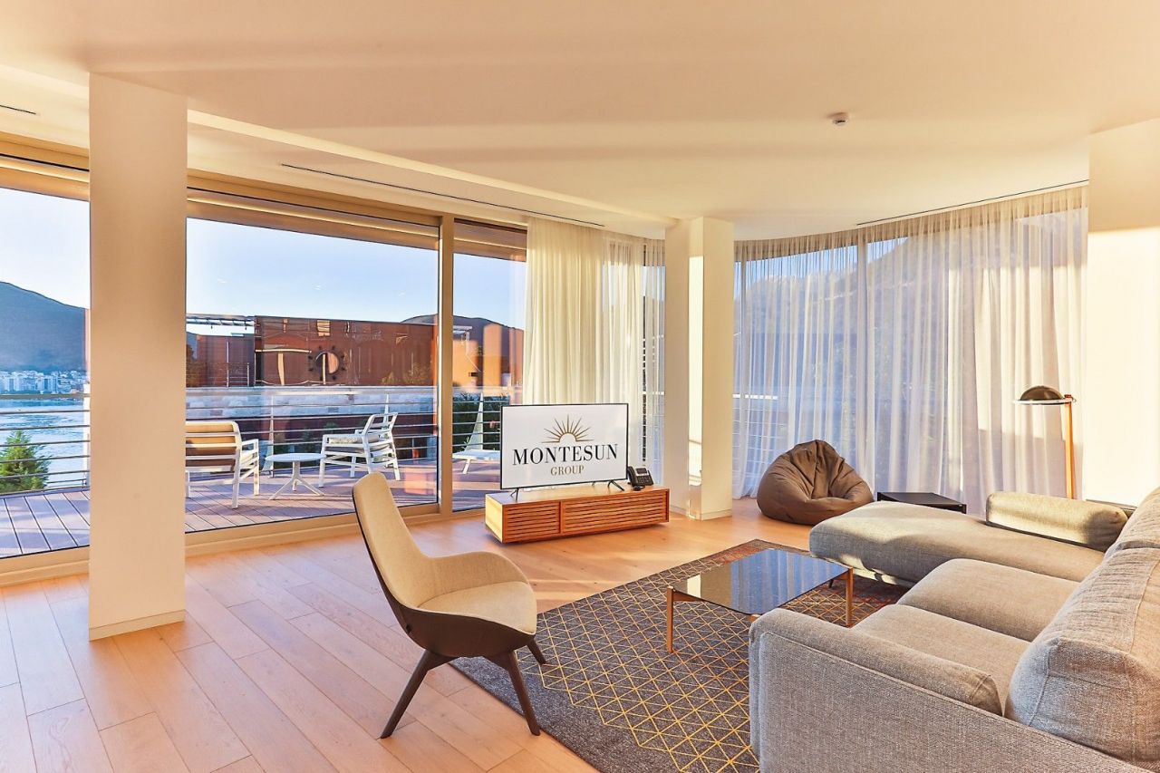 Piso en Budva, Montenegro, 195 m² - imagen 4