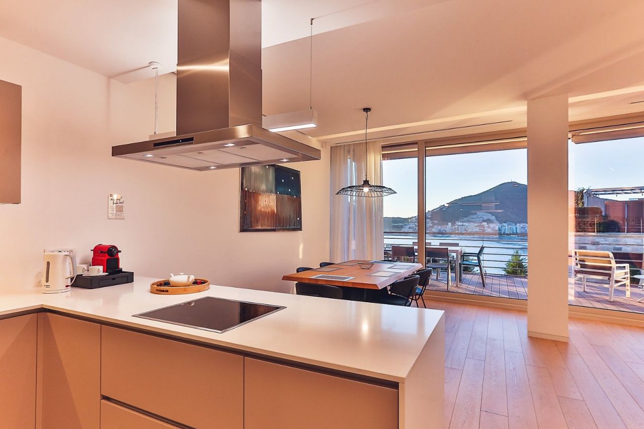 Piso en Budva, Montenegro, 195 m² - imagen 5