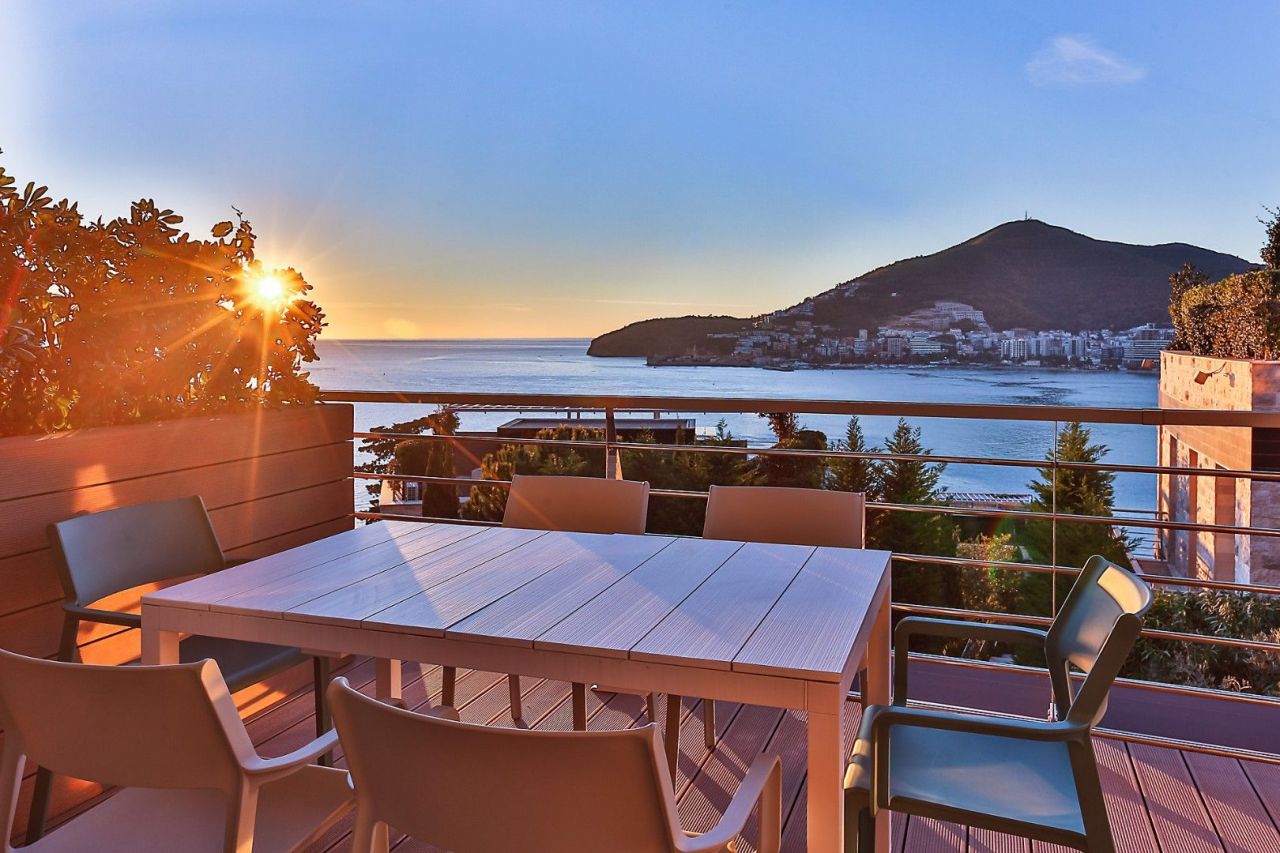 Piso en Budva, Montenegro, 195 m² - imagen 8