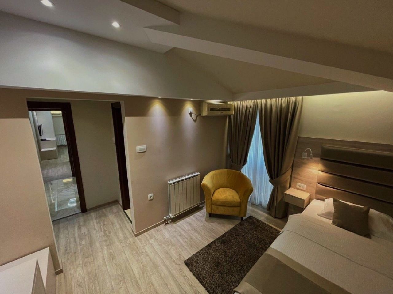 Hotel en Podgorica, Montenegro, 1 000 m² - imagen 4