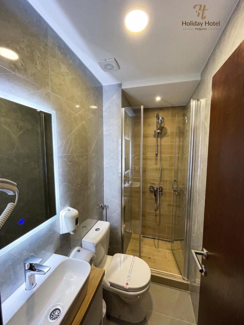 Hotel en Podgorica, Montenegro, 1 000 m² - imagen 12