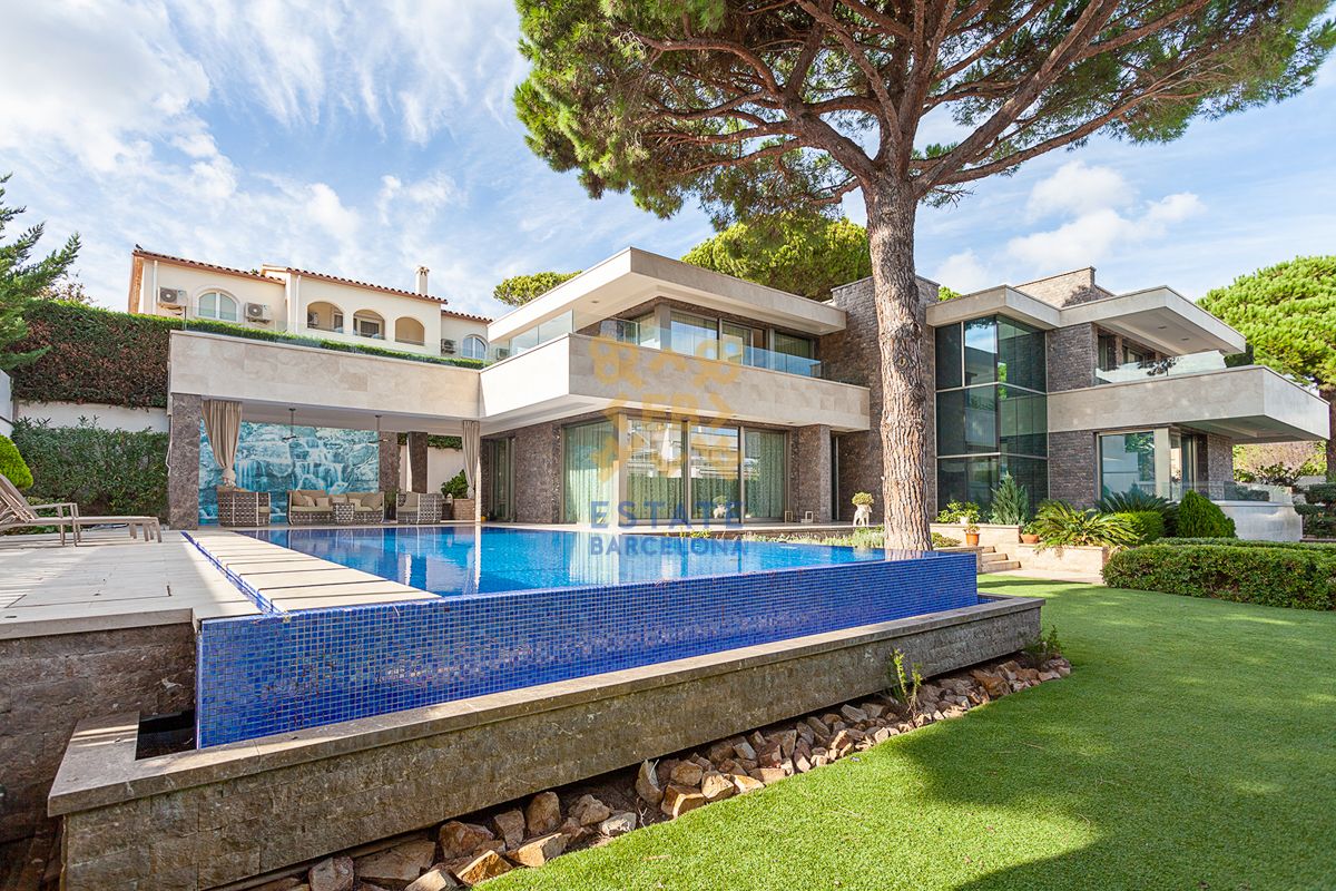 Casa en la Costa Brava, España, 875 m² - imagen 4