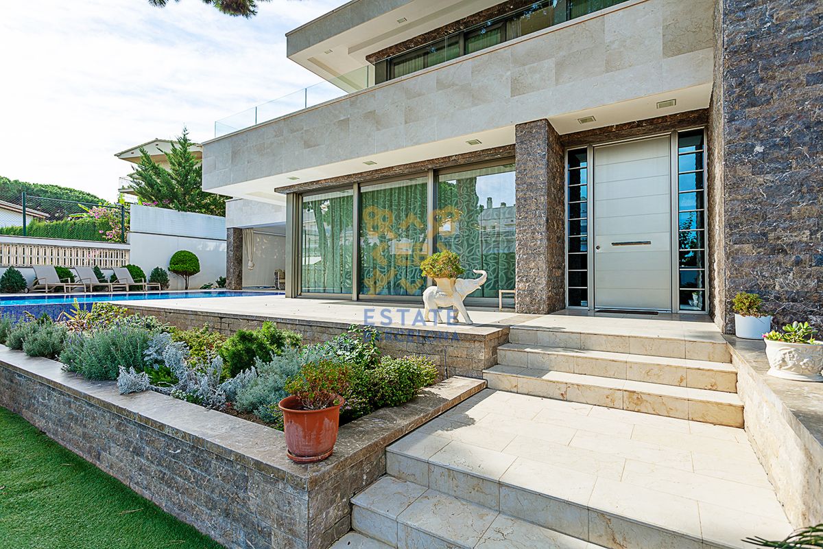 Casa en la Costa Brava, España, 875 m² - imagen 5