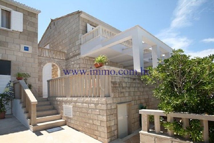 Villa on Brac, Croatia, 360 m² - picture 1