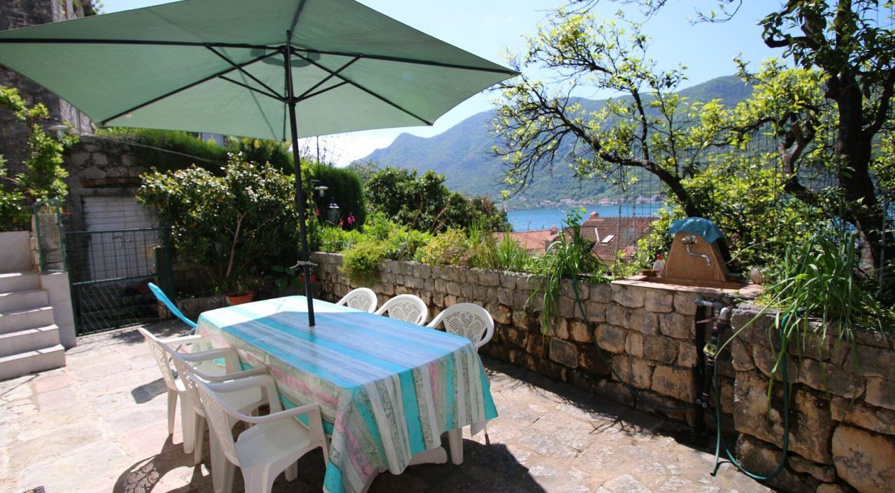 Villa en Perast, Montenegro, 160 m² - imagen 1