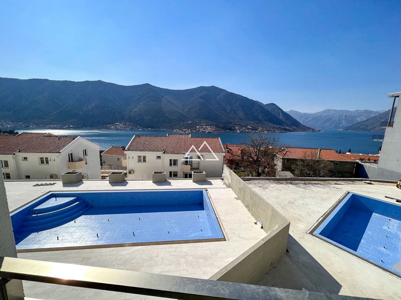 Flat in Dobrota, Montenegro, 58 m² - picture 1