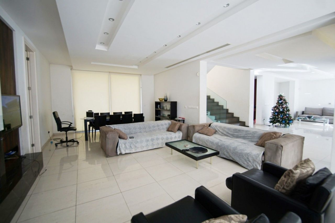 Villa in Paphos, Cyprus, 390 m² - picture 1