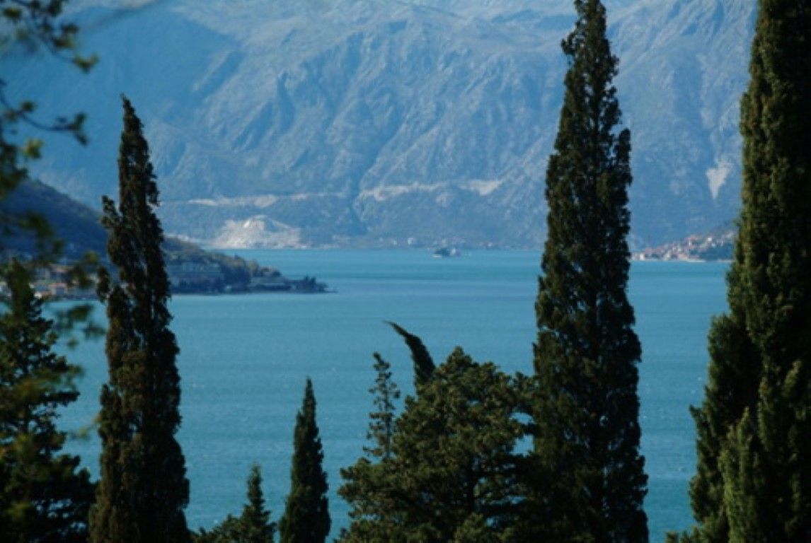 Grundstück in Dobrota, Montenegro, 1 200 m² - Foto 3