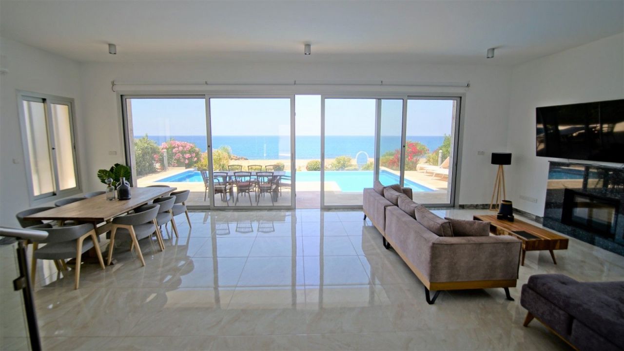 Villa in Paphos, Cyprus, 267 m² - picture 1