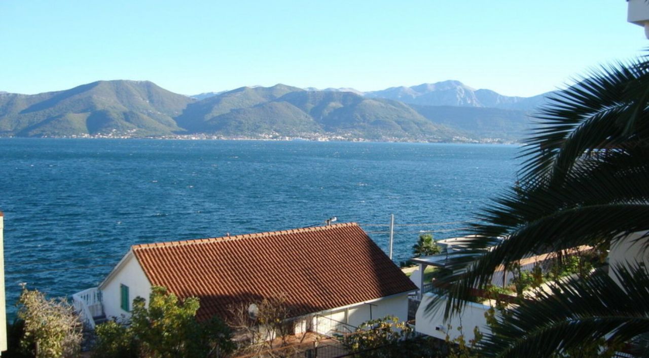 Villa in Krasici, Montenegro, 142 m² - Foto 1