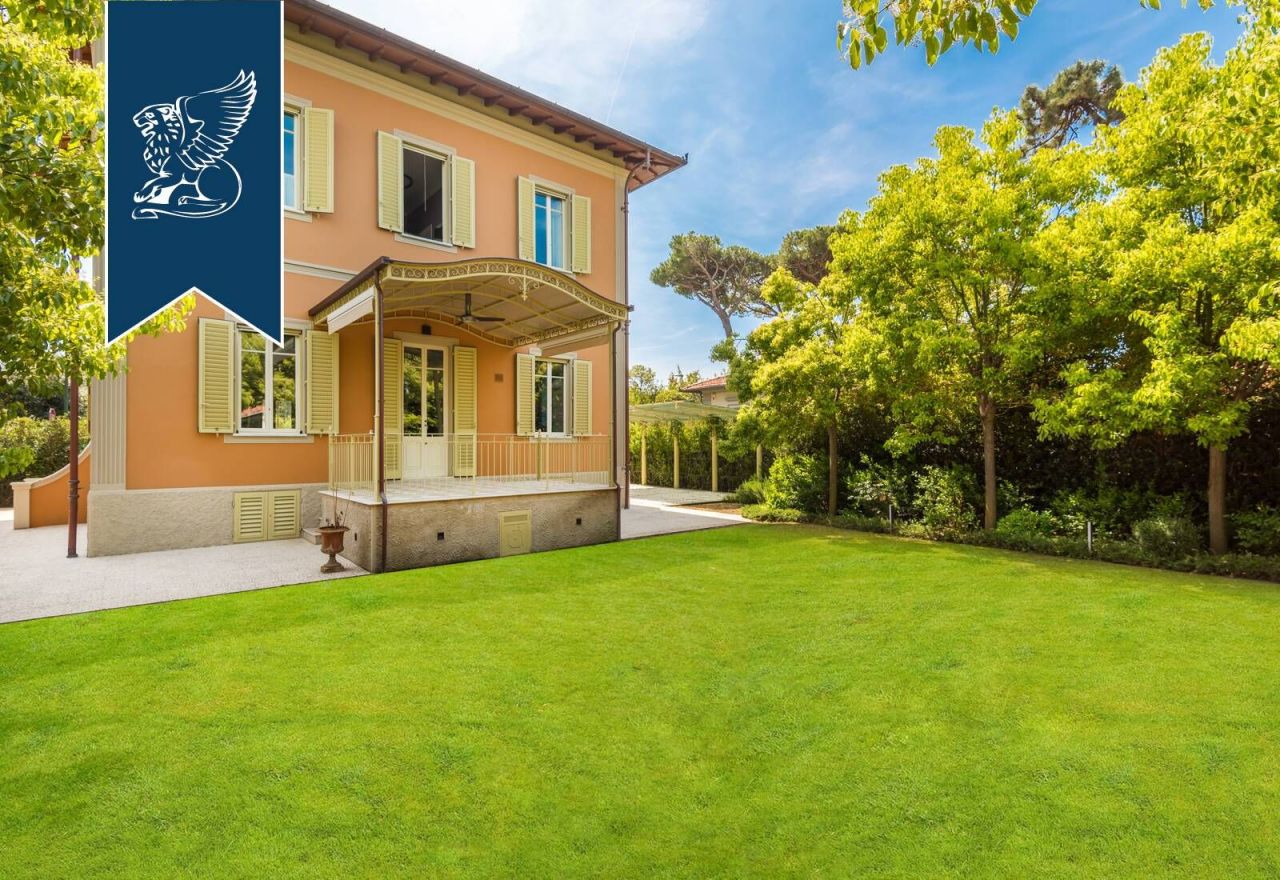 Villa en Forte dei Marmi, Italia, 370 m² - imagen 1