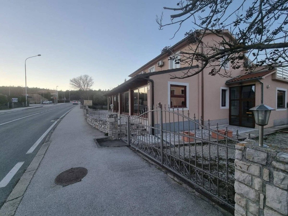 Oficina en Krsan, Croacia, 560 m² - imagen 4