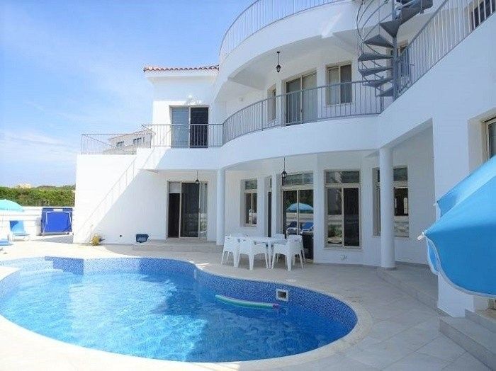 Villa in Paphos, Cyprus, 247 m² - picture 1
