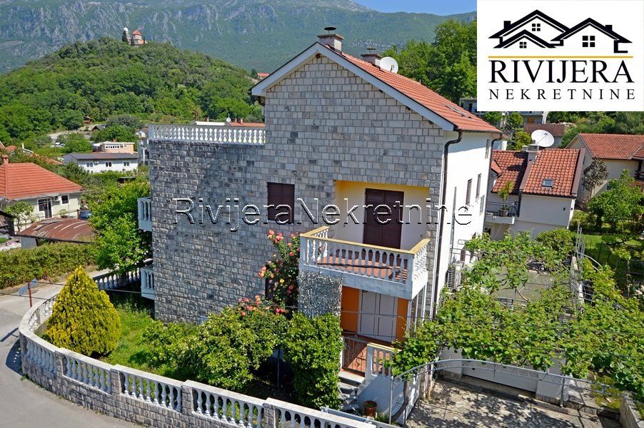 Haus in Herceg-Novi, Montenegro, 390 m² - Foto 1