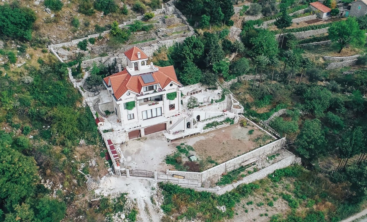 Proprietà commerciale a Sveti Stefan, Montenegro, 1 372 m² - foto 3