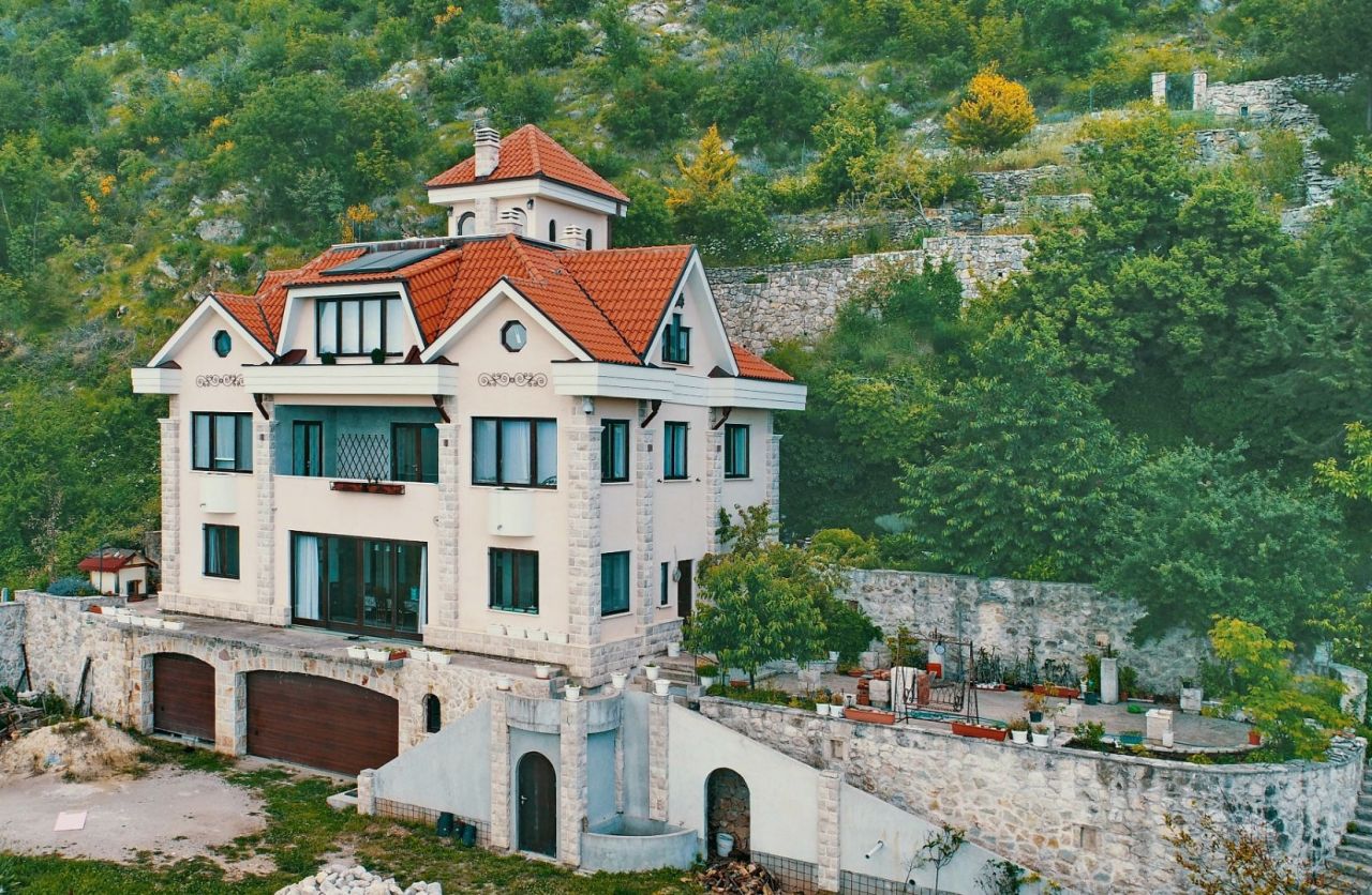 Proprietà commerciale a Sveti Stefan, Montenegro, 1 372 m² - foto 8