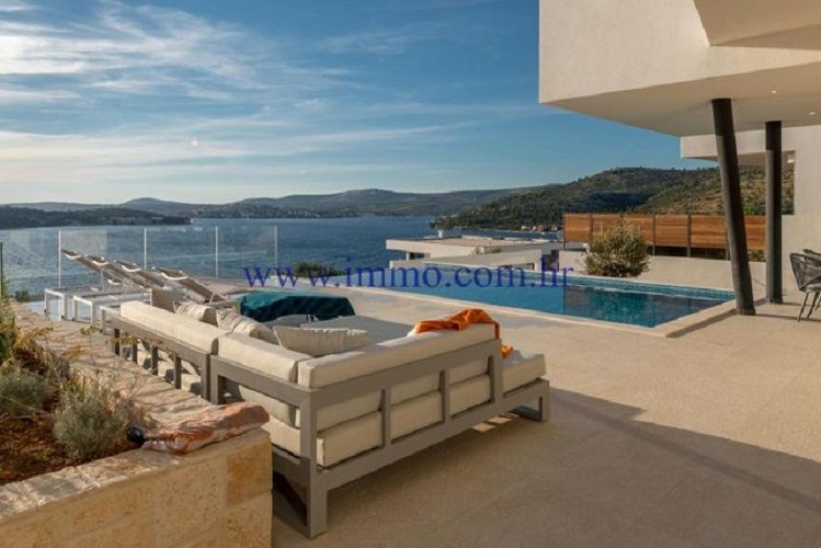 Villa en Rogoznica, Croacia, 270 m² - imagen 1