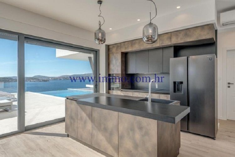 Villa à Rogoznica, Croatie, 270 m² - image 2