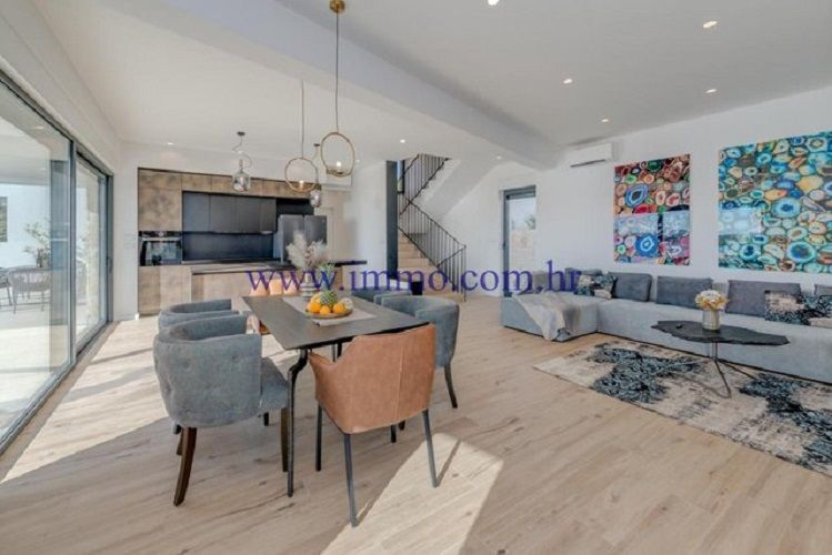 Villa à Rogoznica, Croatie, 270 m² - image 3