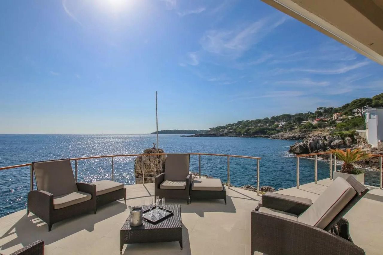 Villa in Cap d'Antibes, France, 303 m² - picture 1