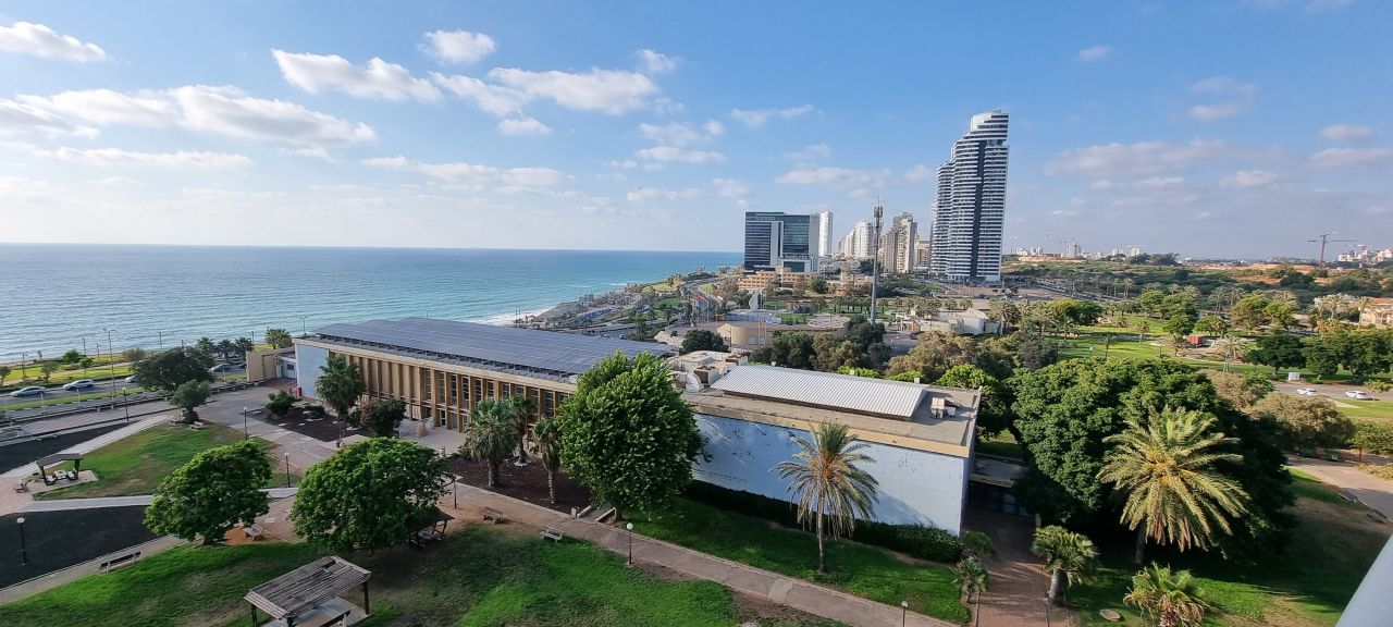 Flat in Netanya, Israel, 130 m² - picture 1