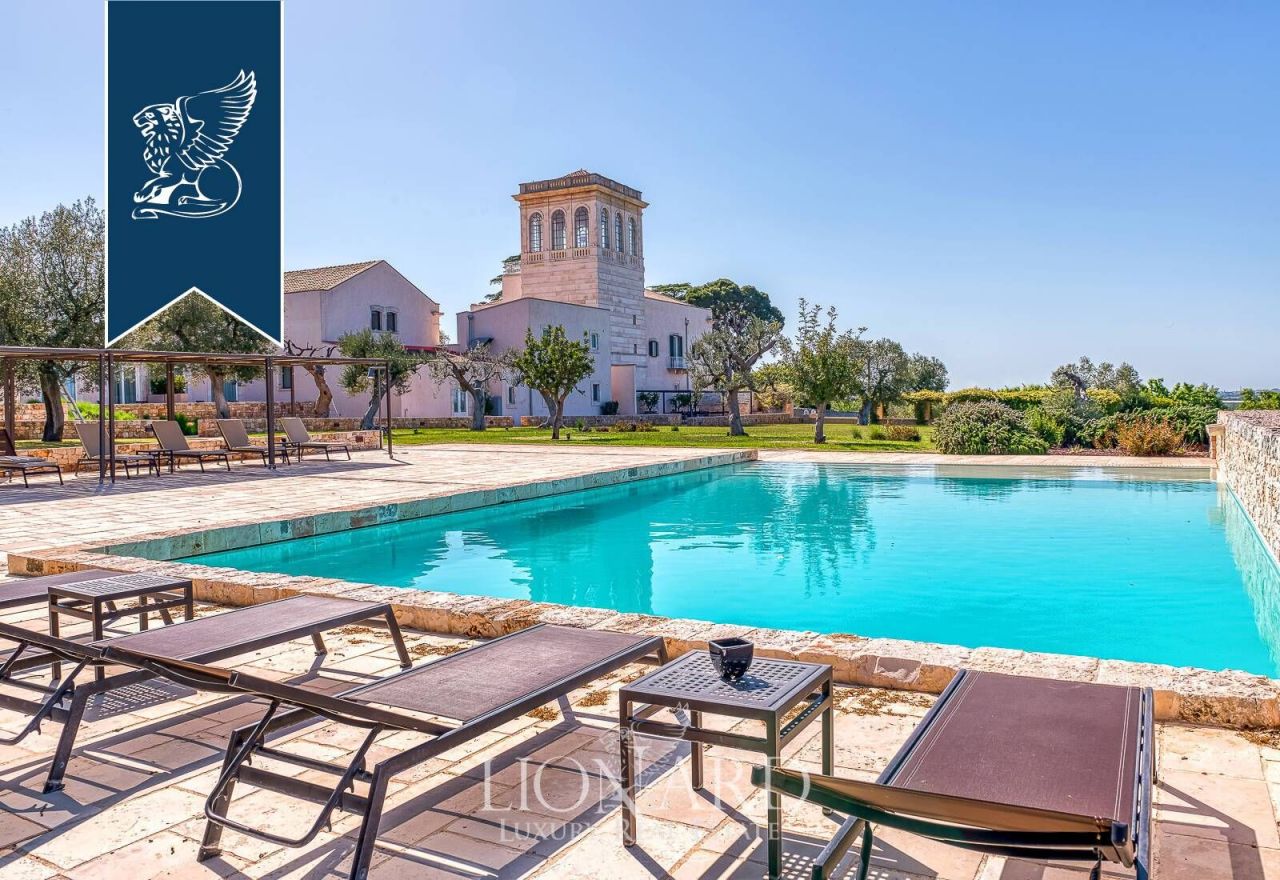 Hôtel à Bari, Italie, 1 300 m² - image 1