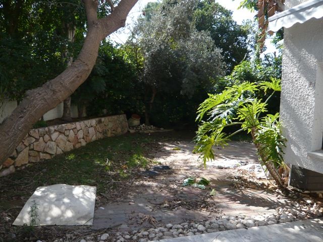 Land in Herzliya, Israel, 1 010 m² - picture 1