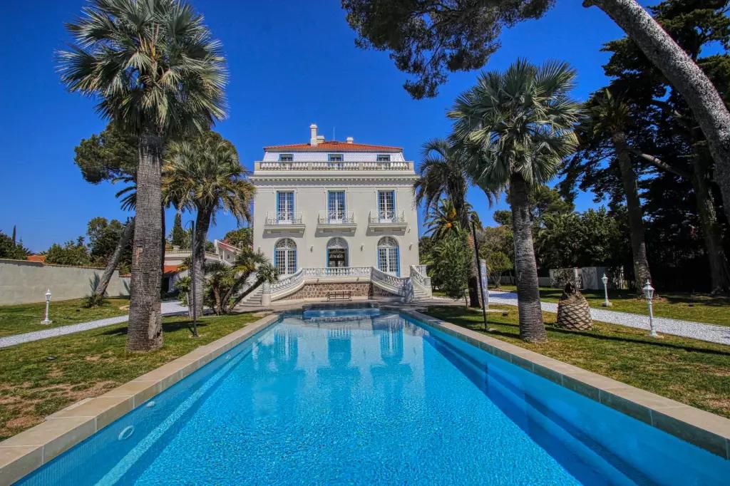 Villa in Saint-Raphael, France, 500 m² - picture 1