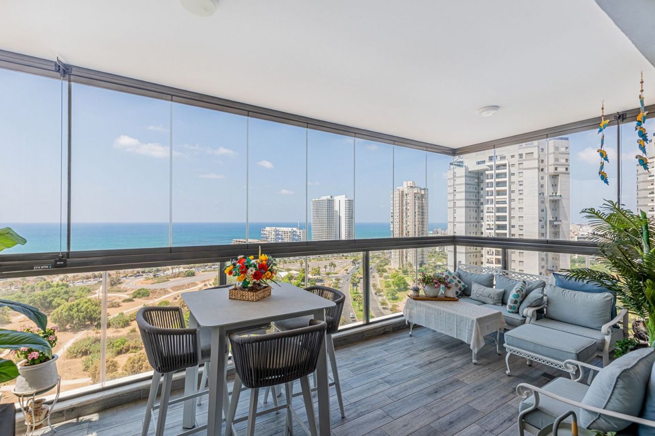 Piso en Bat Yam, Israel, 130 m² - imagen 1