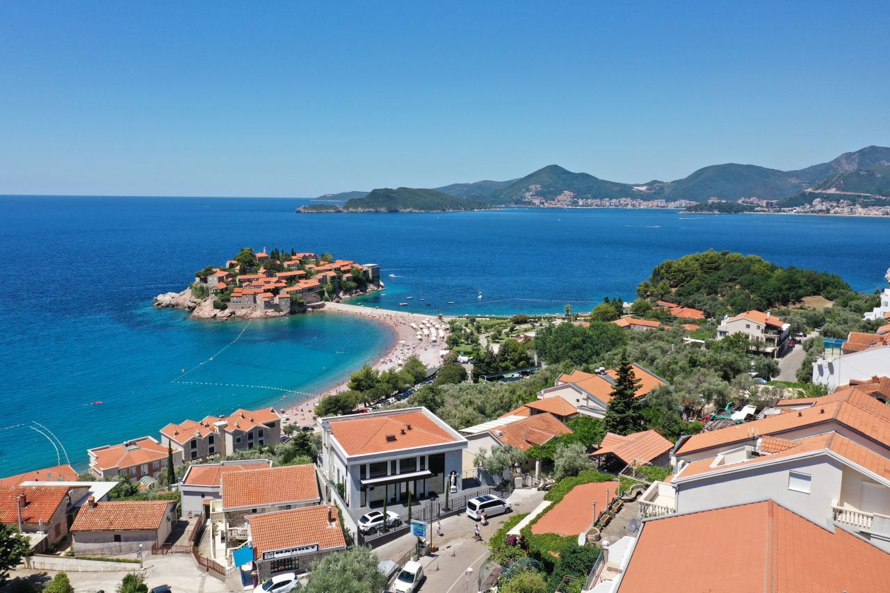 Hotel in Sveti Stefan, Montenegro, 468 m² - picture 1