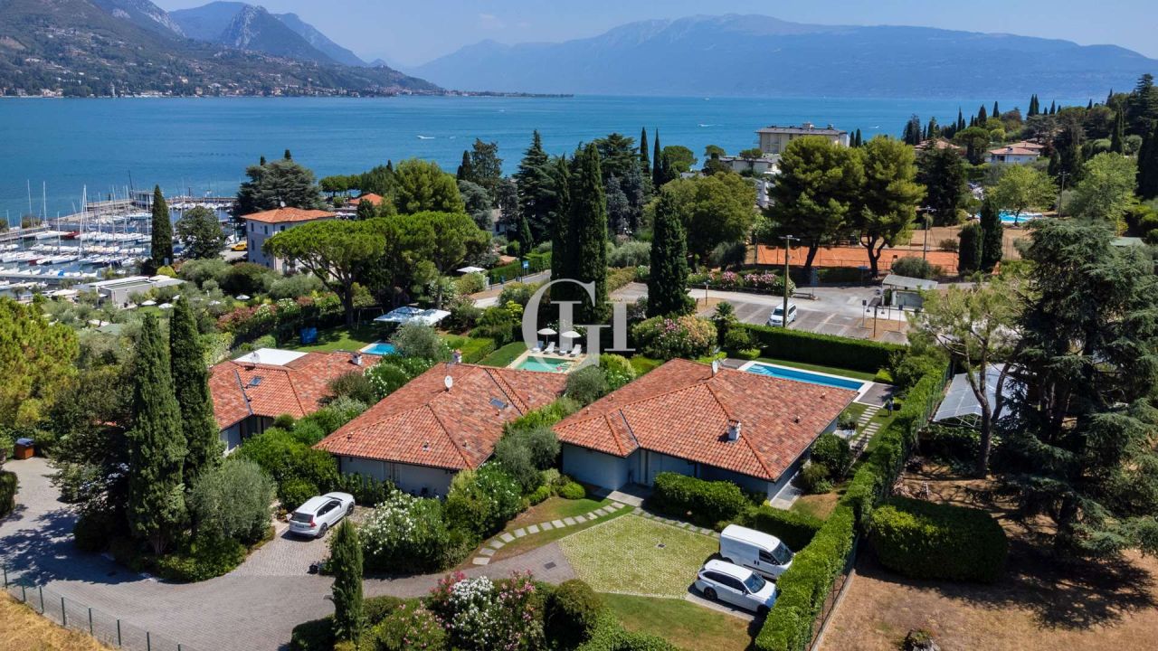Villa on Lake Garda, Italy, 300 m² - picture 3